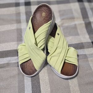 Bzees Lime Green Wedge Slides, 8.5sz, Criss-Cross Strap Design. Machine Washable